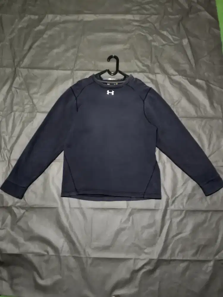 Crewneck UnderArmour Logo Tengah