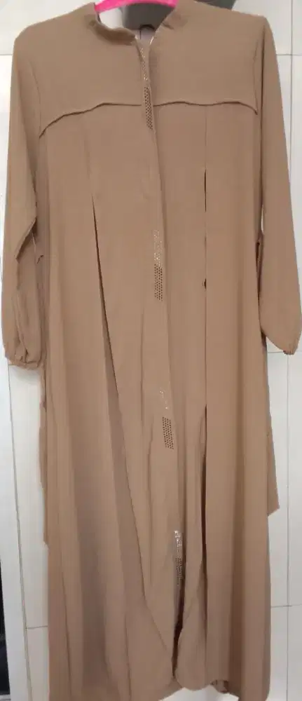 Gamis Polos Elegant Mocca – Detail Payet (Ukuran L–XL)
