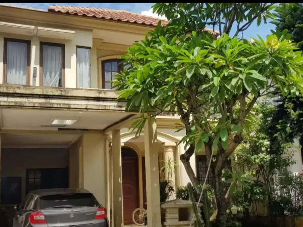 STRATEGIS Dijual Rumah Versailes BSD City SEMI FURNISHED