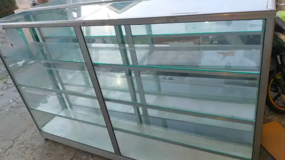 Etalase 2m x 1.5m Jual Murah Gercep Mau Pindahan