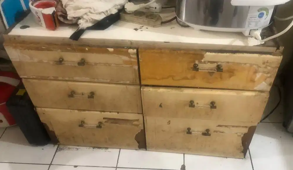 Laci Meja Bekas GRATIS