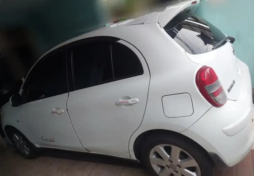 Nissan march th 2011