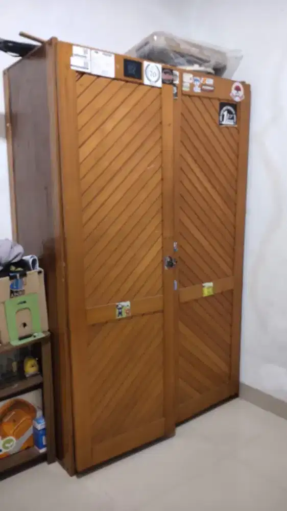 Lemari Pakaian 2 pintu