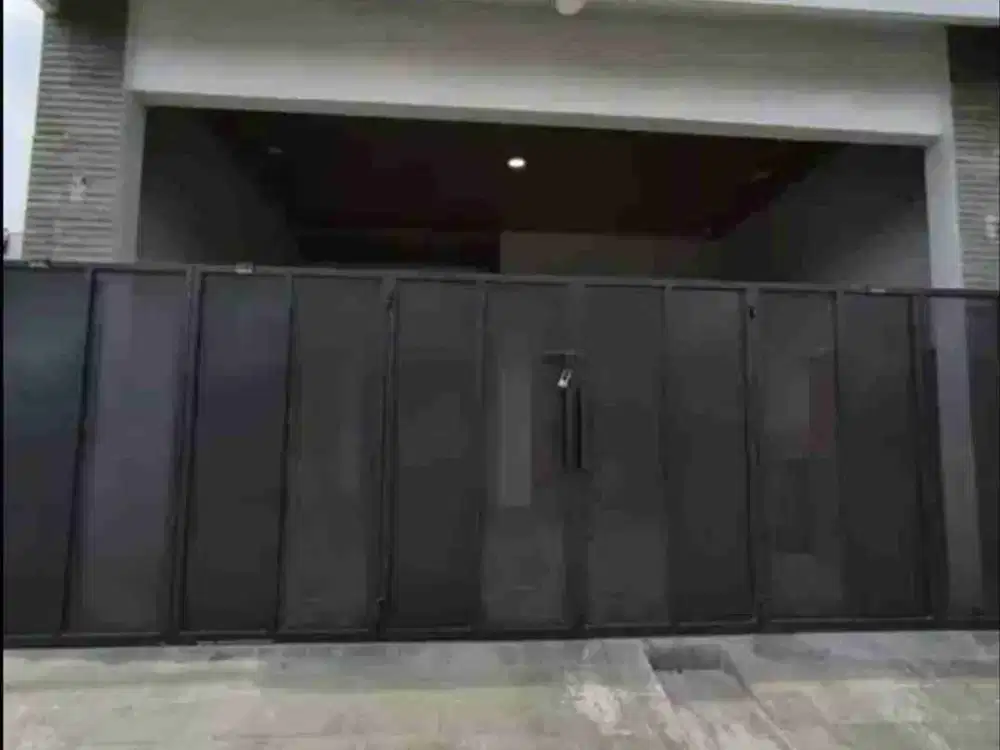 RUMAH CANTIK JALAN LEBAR DI PLAMONGAN INDAH  PEDURUNGAN SEMARANG