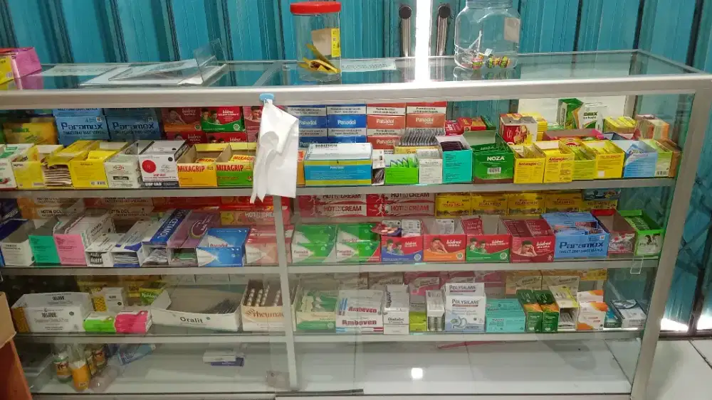 Etalase kaca ukuran 2m