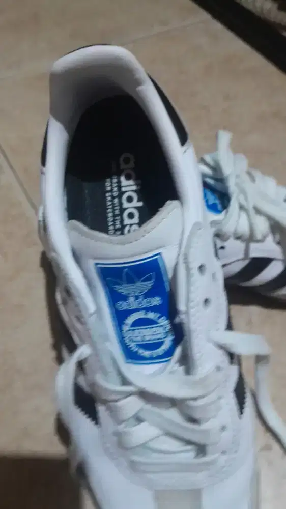 Sepatu samba ukiran 37