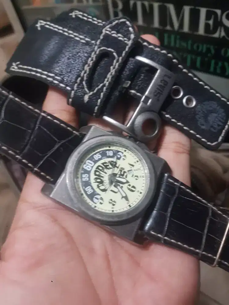 jam levis original model tank