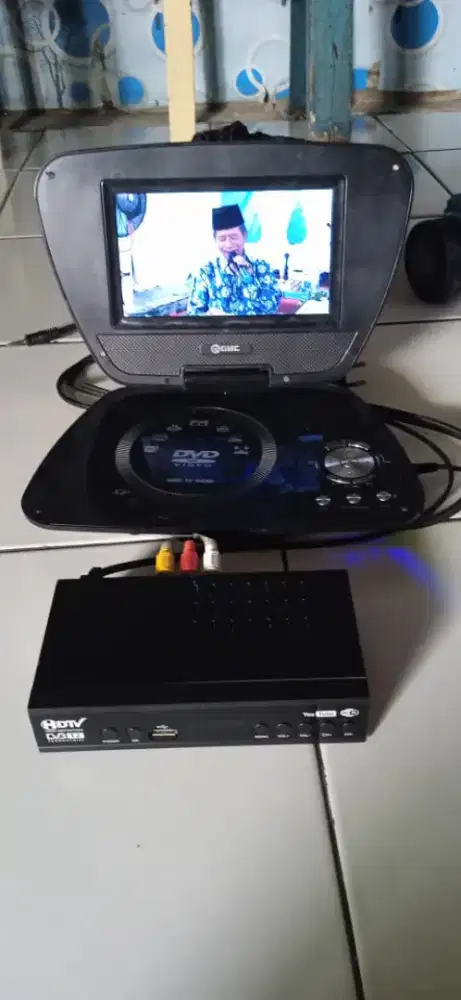 DVD portable + STB, bisa untuk TV juga
