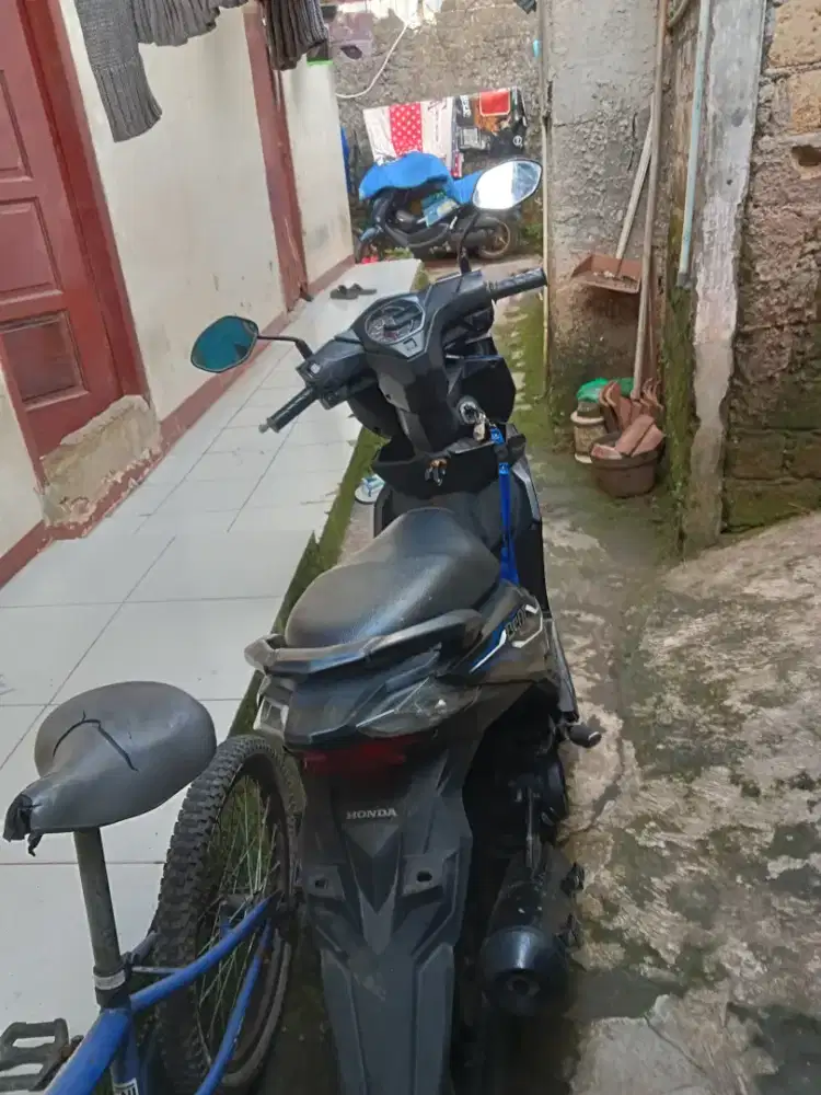 Dijual sepeda motor honda beat tahun 2017