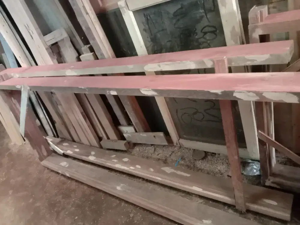 Kusen pintu nya ready dari kayu bekas kamper oven berkualitas