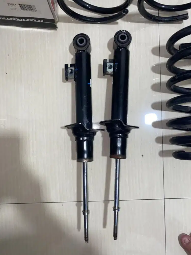 shockbreaker depan pajero sport