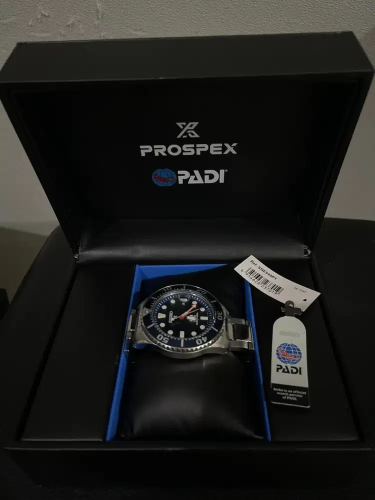 Seiko Prospex SNE549P1 PADI Solar Divers 200M