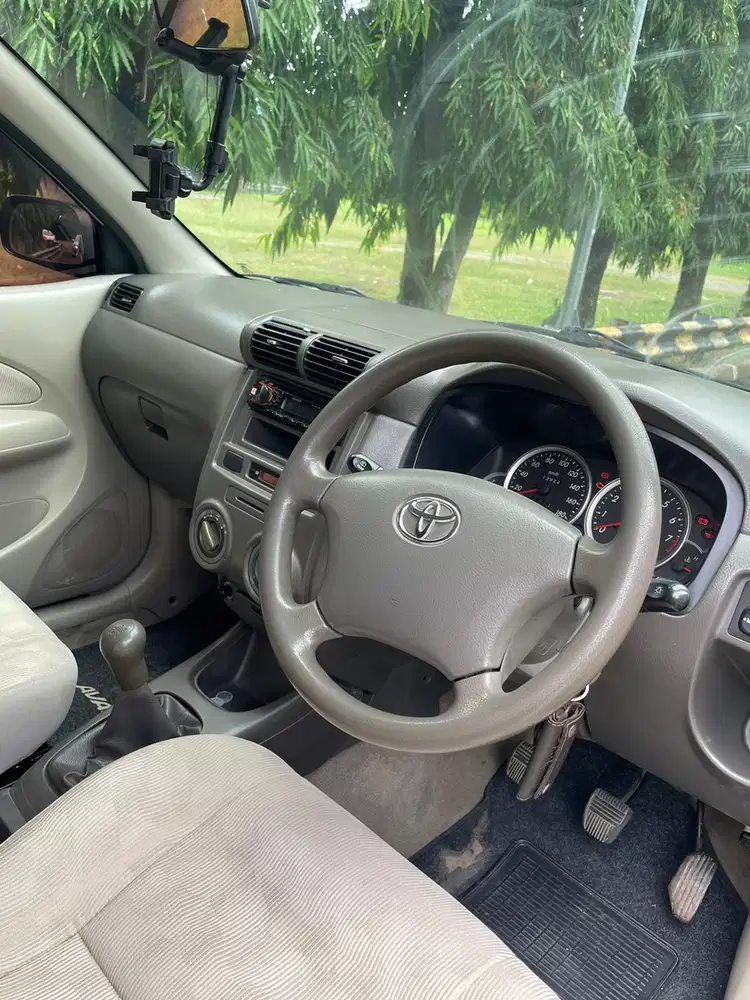 Toyota Avanza 2011 Bensin