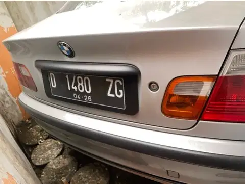 BMW 318i 2001 Bensin