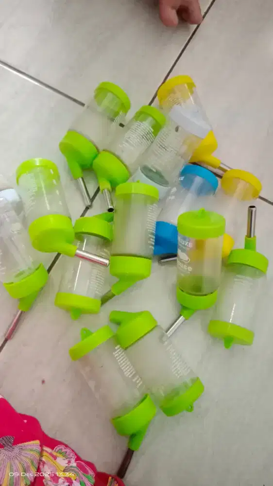Mungkin ada yg butuh botol minum hamster..