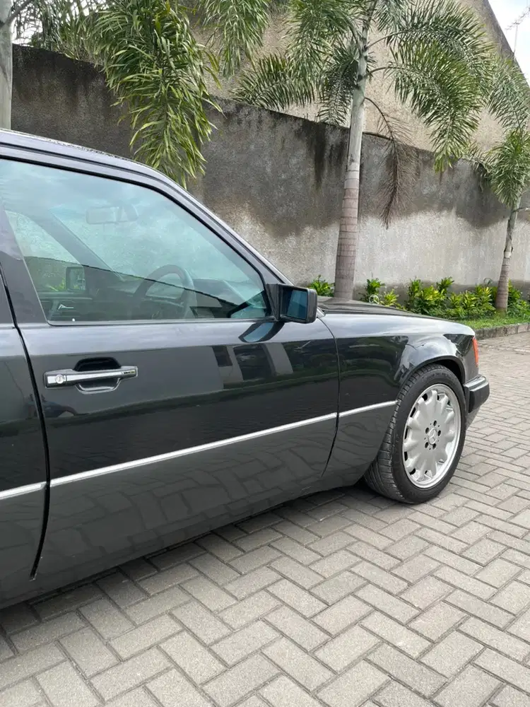 Mercedes-Benz E320 1993 Bensin