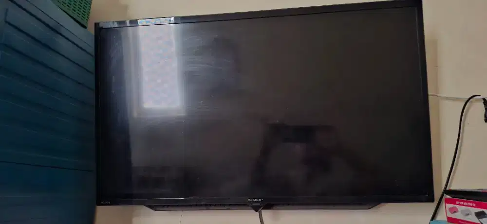 Tv merk shap 32 inchi,keadaan mati