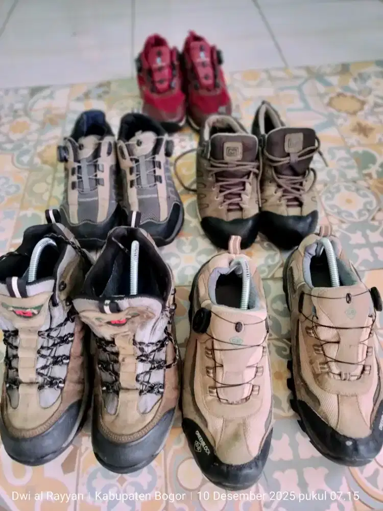 Sepatu outdoor tali dan boa