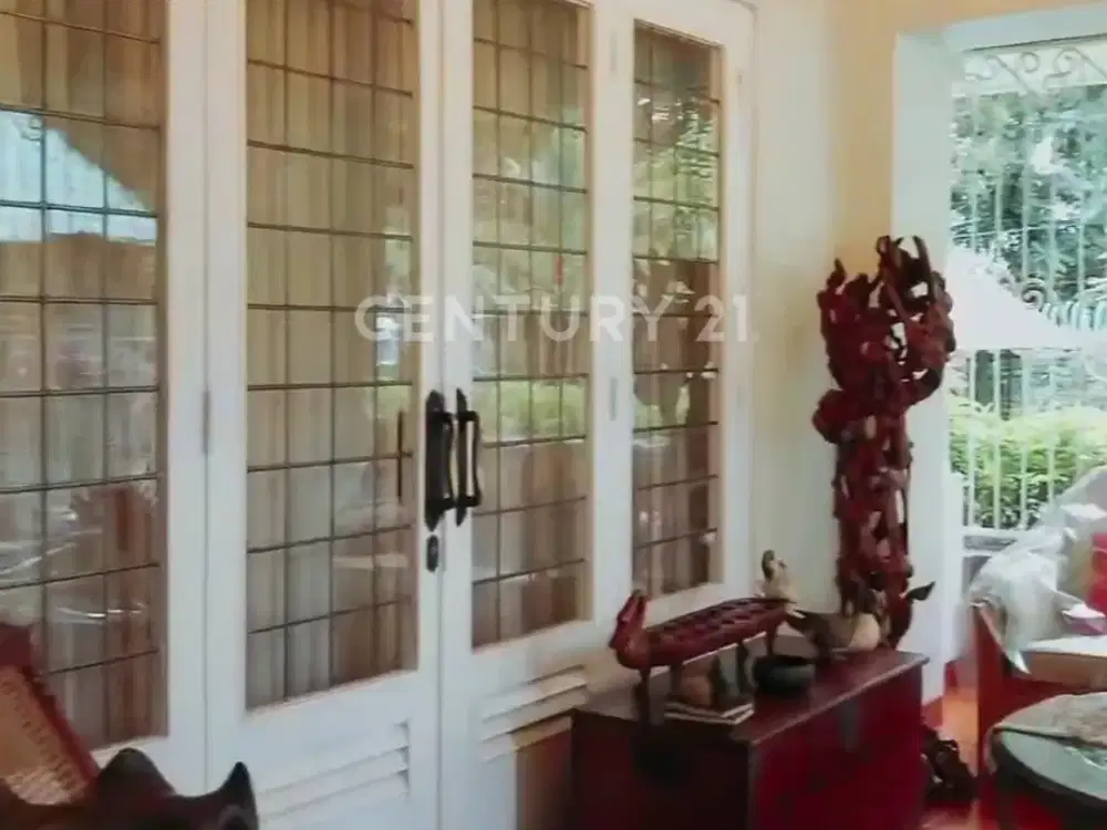 Rumah Gaya Kolonial, Nyaman Dan Asri Di Menteng Jakarta Pusat