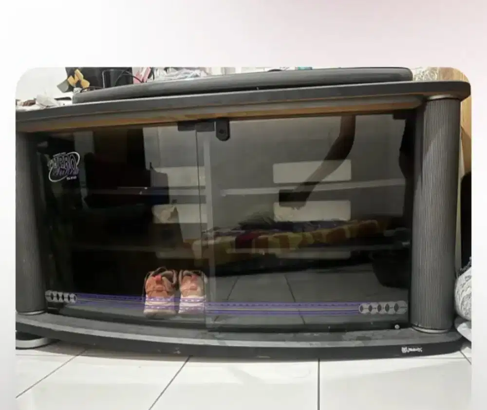 Meja TV bahan kaca & stainless steel
