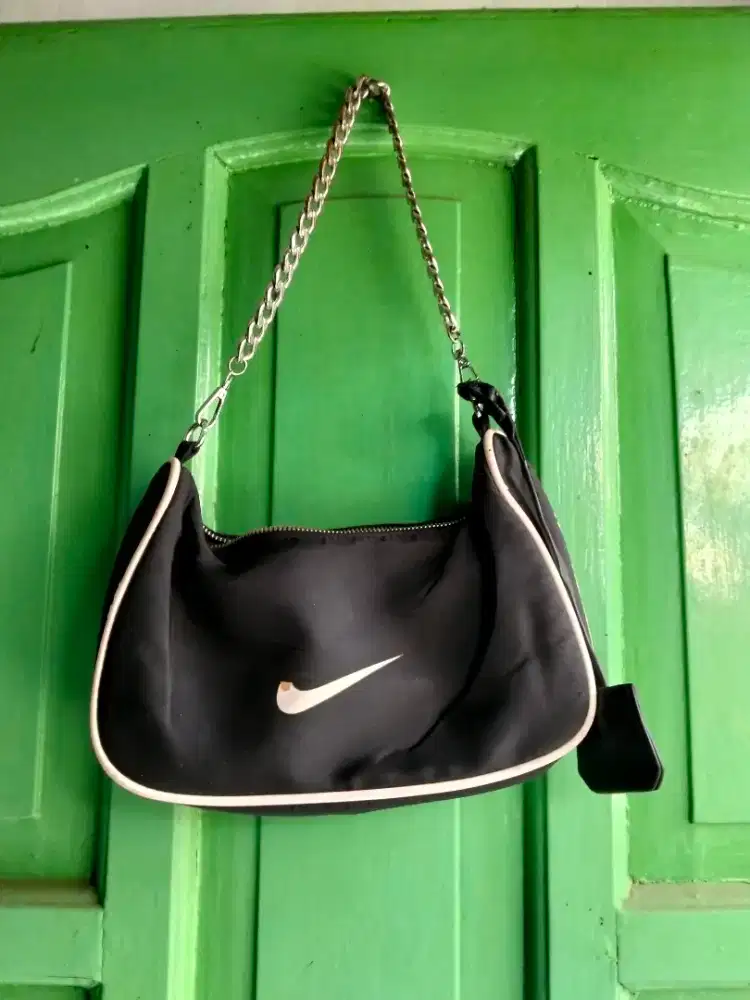 Tas Bulan Sabit Nike Kondisi apa adanya