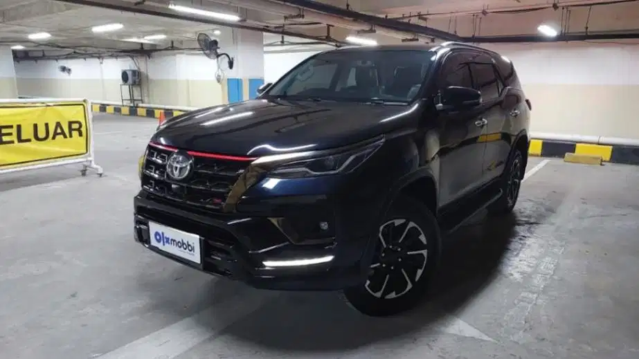 22JT - Toyota Fortuner 2.4 4x2 VRZ TRD Solar-AT 2020 Hitam