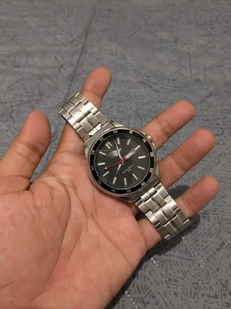 Jam tangan merchandise garuda indonesia original