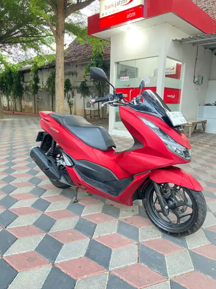 Honda pcx merah