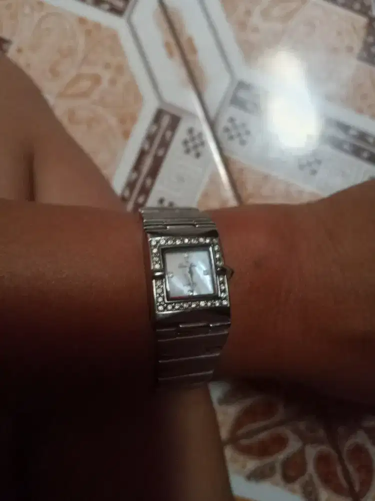 Jam tangan wanita
