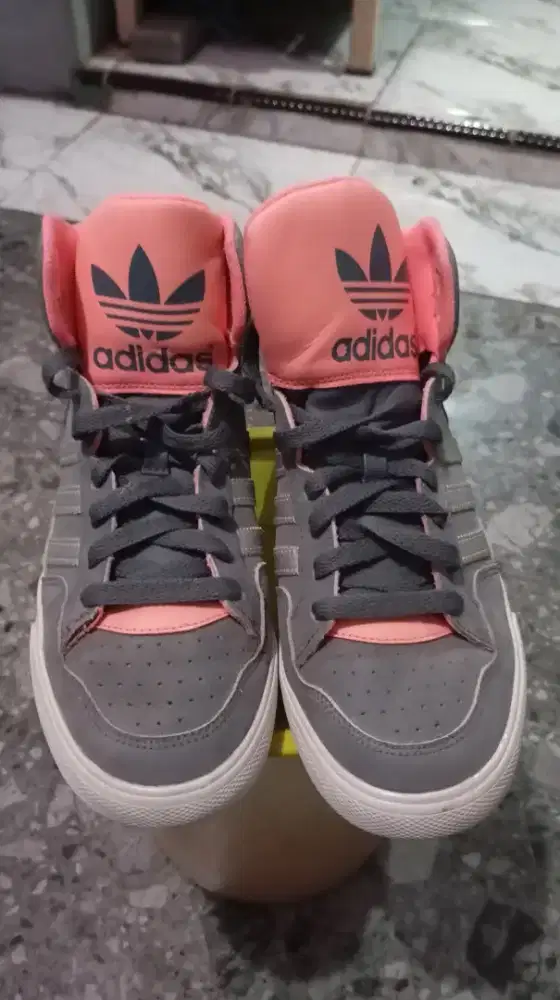 Sepatu second Adidas