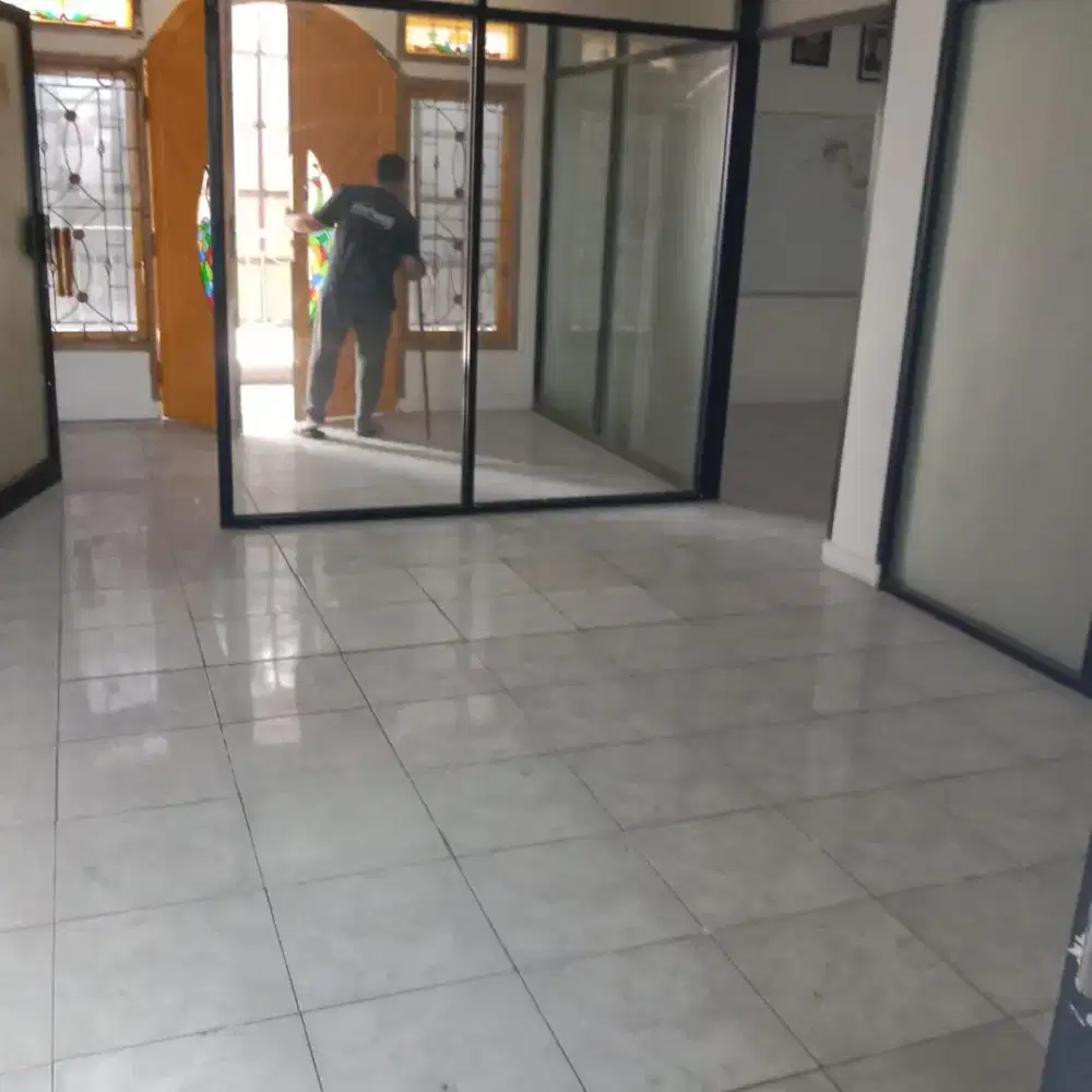 Disewakan ruko 4 lantai 75 jt per tahun (tanpa perantara)