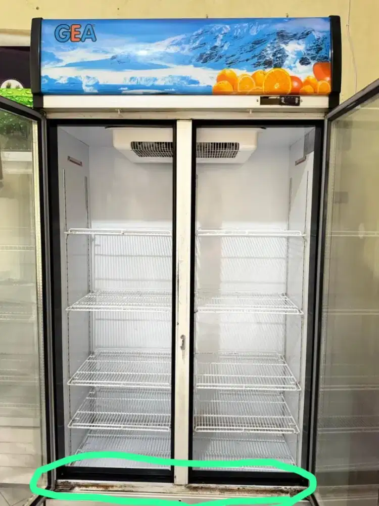 Showcase Gea 2 pintu