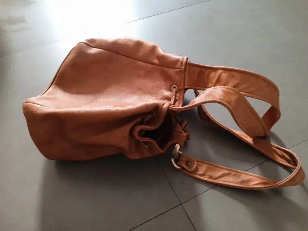 Tas bekas masih mulus kulit asli d jual marah jual cepat