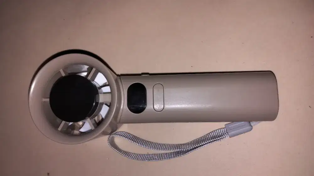 Kipas Portable: Teman Setia di Cuaca Panas.