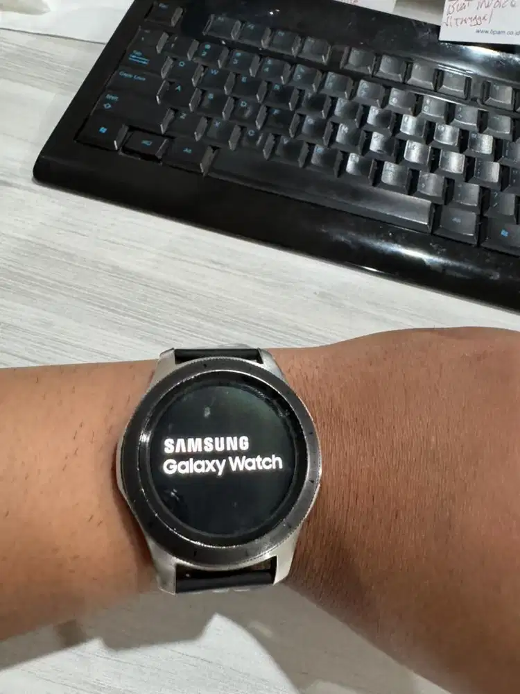 Galaxy Watch 46 mm mulus pemakaian sendiri baterai awet lengkap