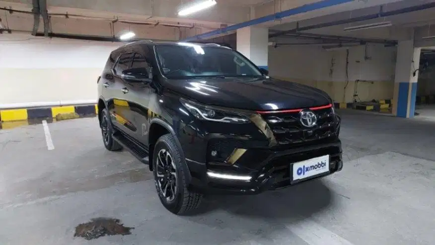 DP Rendah  22JT - Toyota Fortuner 2.4 4x2 VRZ TRD Solar-AT 2020 Hitam