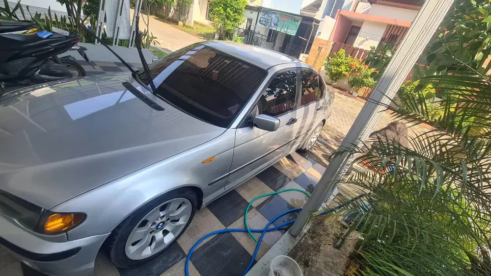 BMW 320i 2002 Bensin