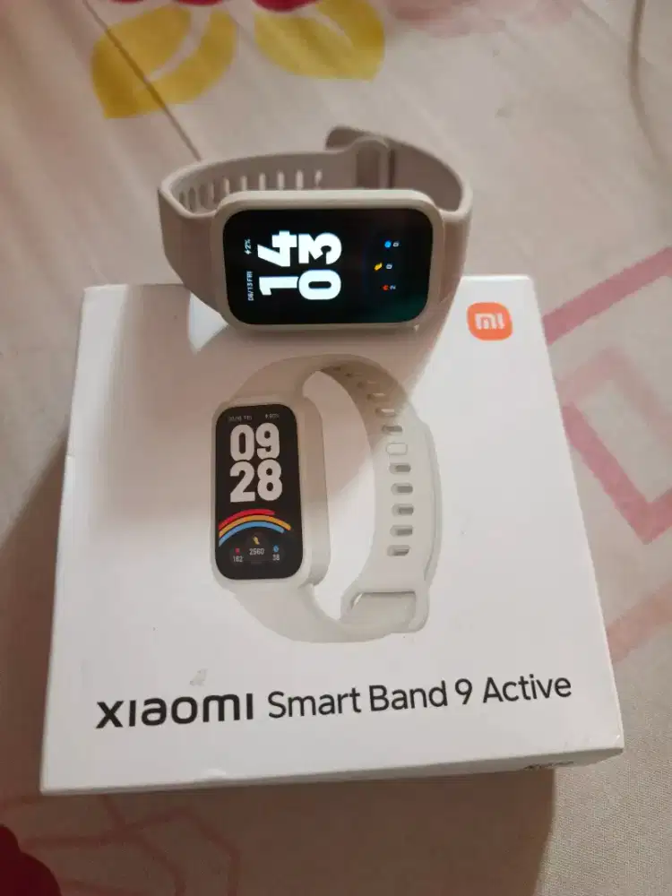 Xiaomi Smart Band 9 Active warna cream
