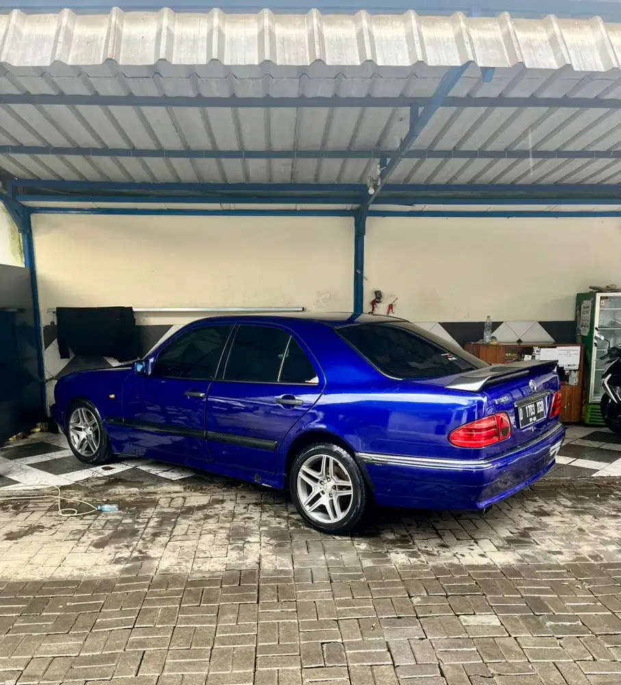 Mercedes-Benz E230 1996 Bensin
