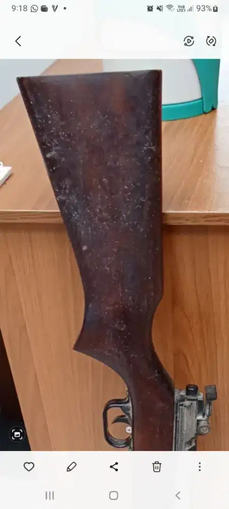 Merek Benjamin th 1990