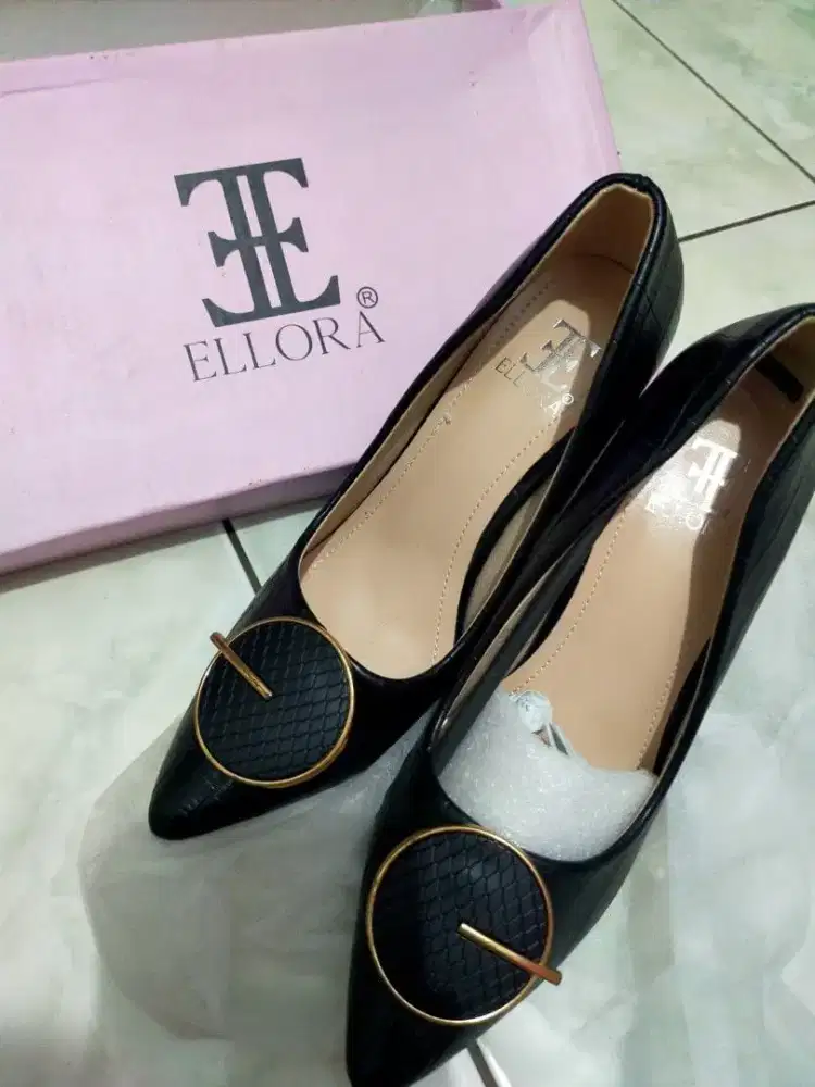 Flatshoes Ellora Warna Hitam