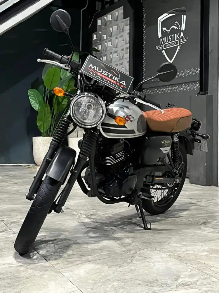 KAWASAKI W175 SE 2018 - Chintia Mustika