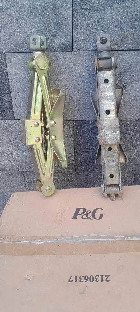 DONGKRAK MOBIL BEKAS