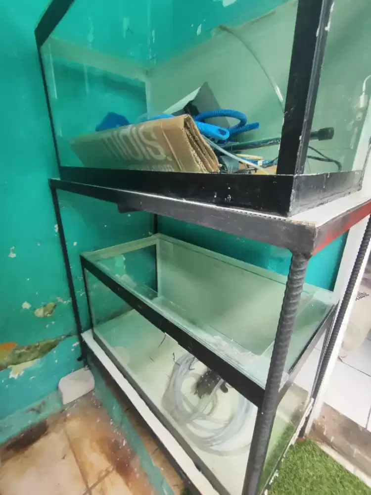 Jual aquarium 2 pcs plus kaki besi dan pompa filter dll