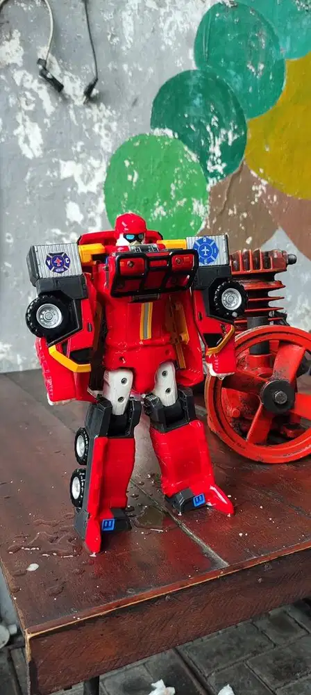 Robot transformers besar bagus banget besar bisa berubah mobil pemadam