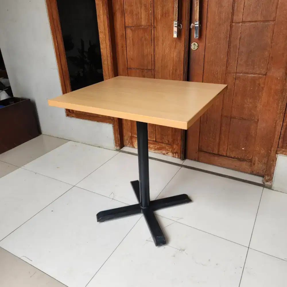 Meja ex Cafe  - Meja ex Resto M6