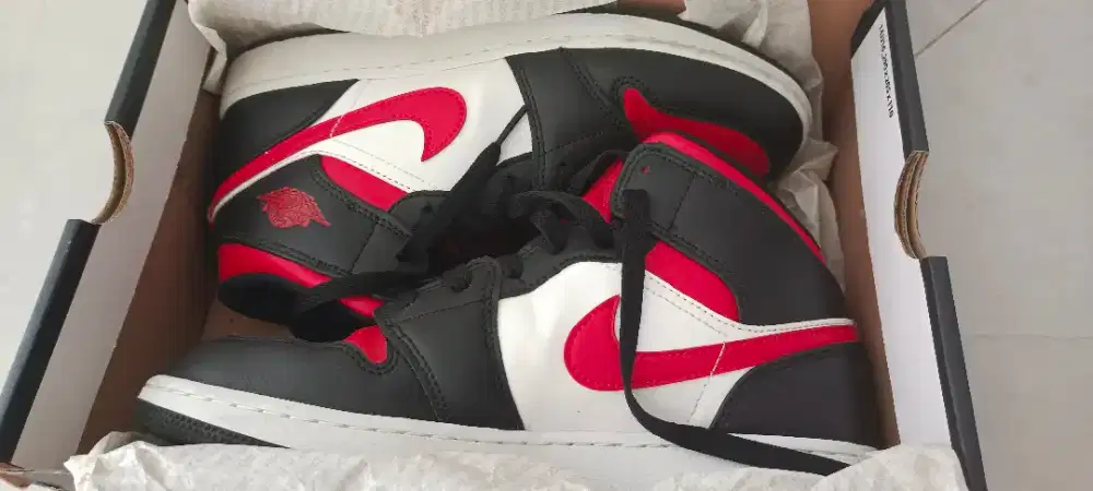 Dijual Nike Air Jordan Mid  bred Toe