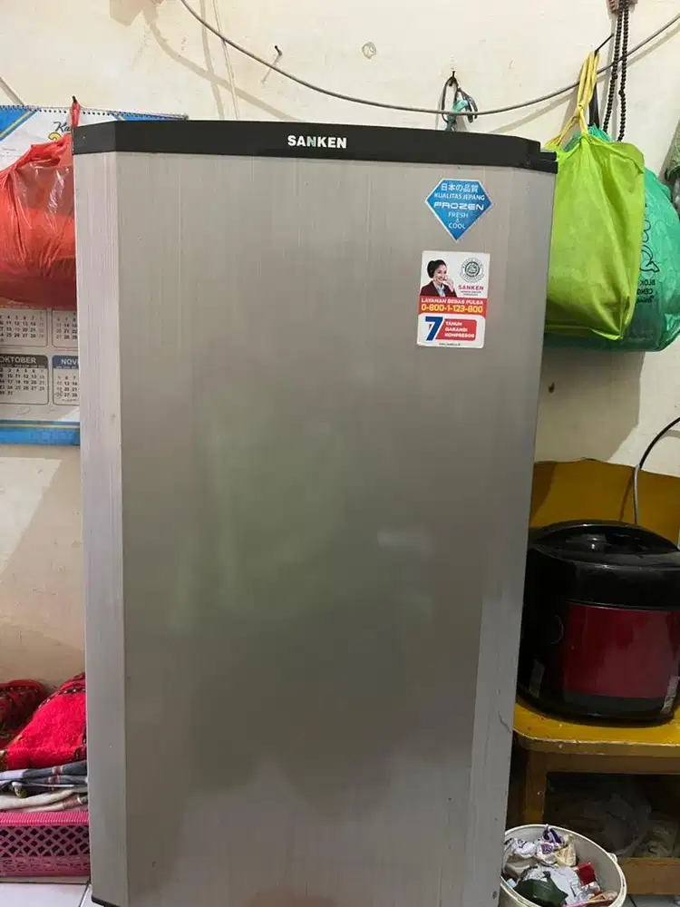 Dijual sanken kulkas 1 pintu 190 liter minus pemakaian aja normal