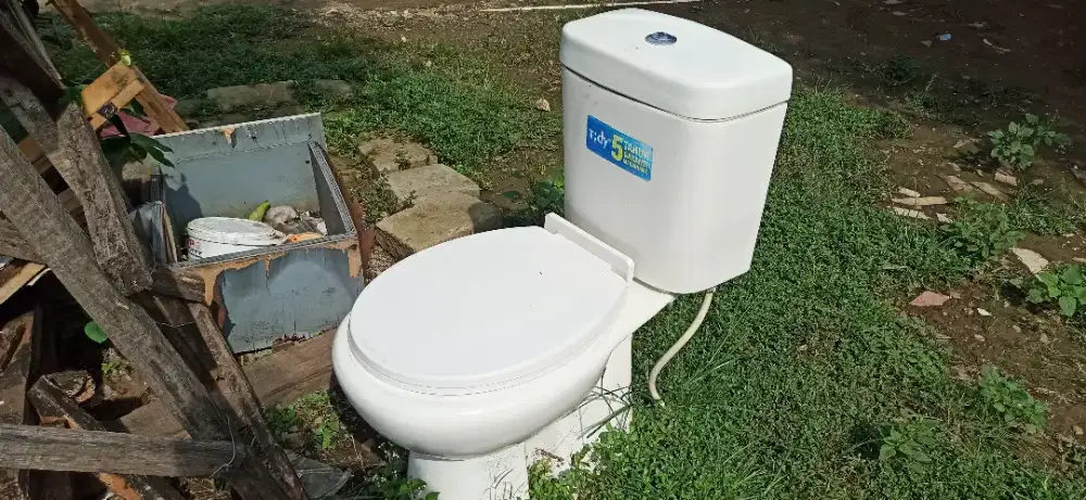 Dijual kloset kondisi bekas