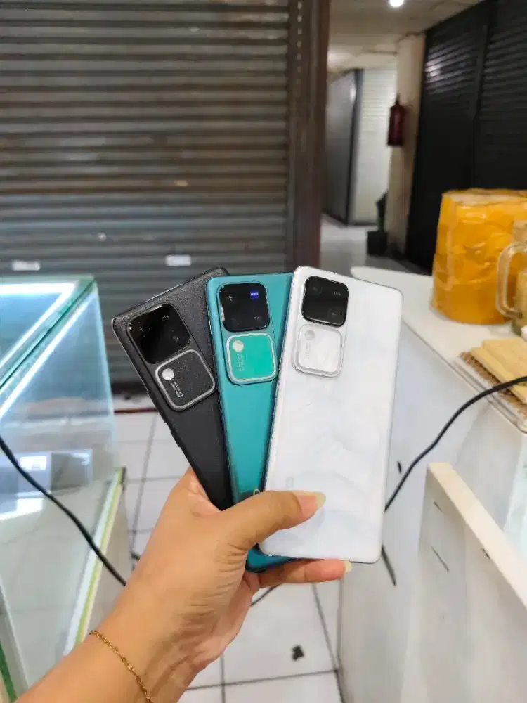 vivo v30 5g 8/256 secen like new